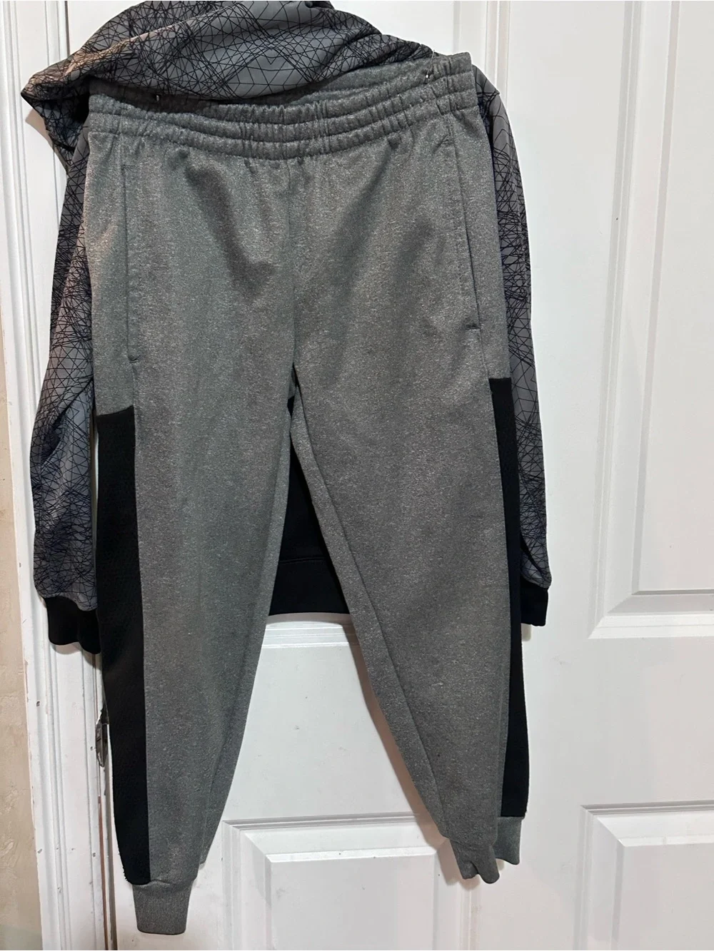 Nike Kids 6/7 Black & Gray Dri-FIT Hoodie and sweatpants